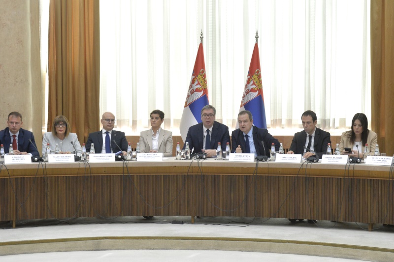 Predsednik Srbije Aleksandar Vucic Država posvećena rešavanju problema