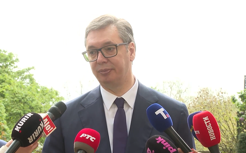 Председник Републике Србије Александар Вучић изјавио је да је посета Паризу почела важним састанцима од суштинског значаја за Србију.