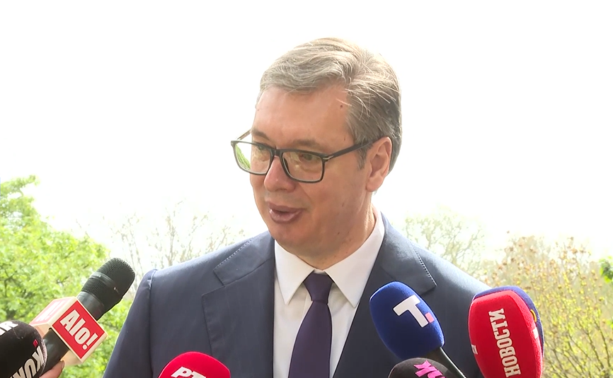 Председник Републике Србије Александар Вучић изјавио је да је посета Паризу почела важним састанцима од суштинског значаја за Србију.