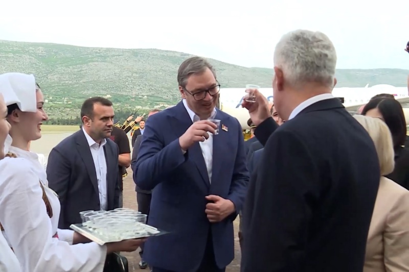 Predsednik Srbije Aleksandar Vucic Nova avio linija do Mostara dodatno će povezati dva naroda