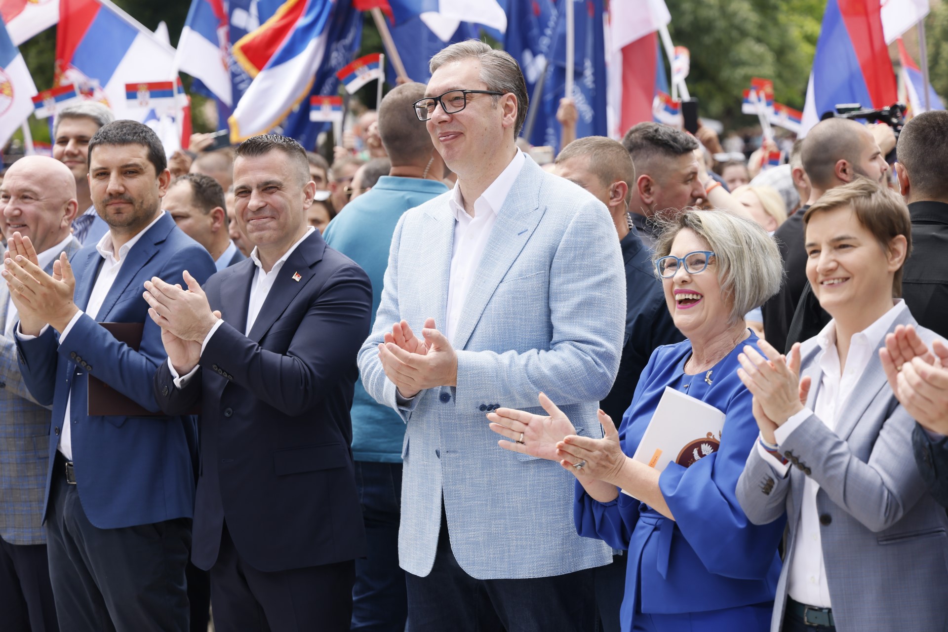 Председник Републике Србије и члан Председништва Српске напредне странке Александар Вучић поручио је да је поносан због тога што Србију, иако су покушали, нису успели да сломе.