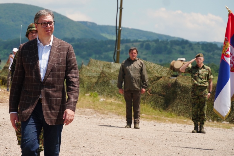 Predsednik Srbije Aleksandar Vucic Vojnički posao je težak, odgovoran i ozbiljan