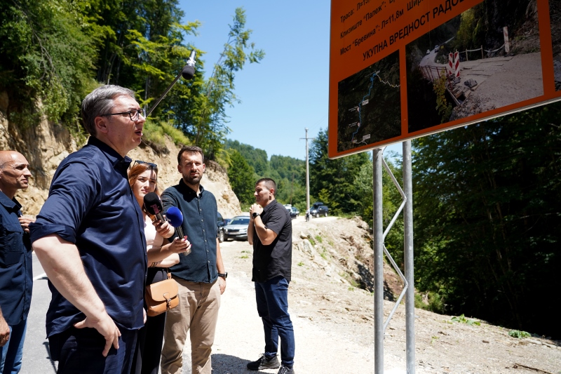 Predsednik Srbije Aleksandar Vucic Država hoće da ulaže i da pokaže da brine za ljude