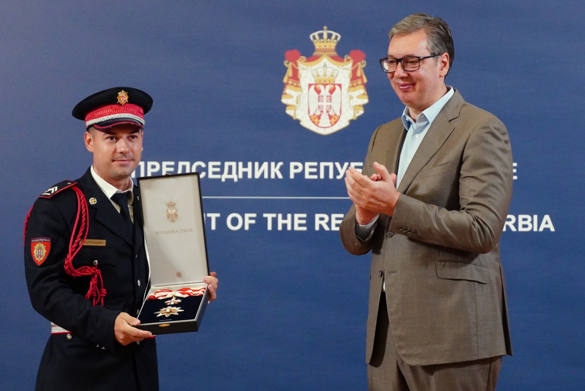 Председник Републике Србије Александар Вучић изјавио је да је припадник Жандармерије Милош Јевремовић, кога је одликовао, оличење свих врлина које се очекују од људи који чувају државу.