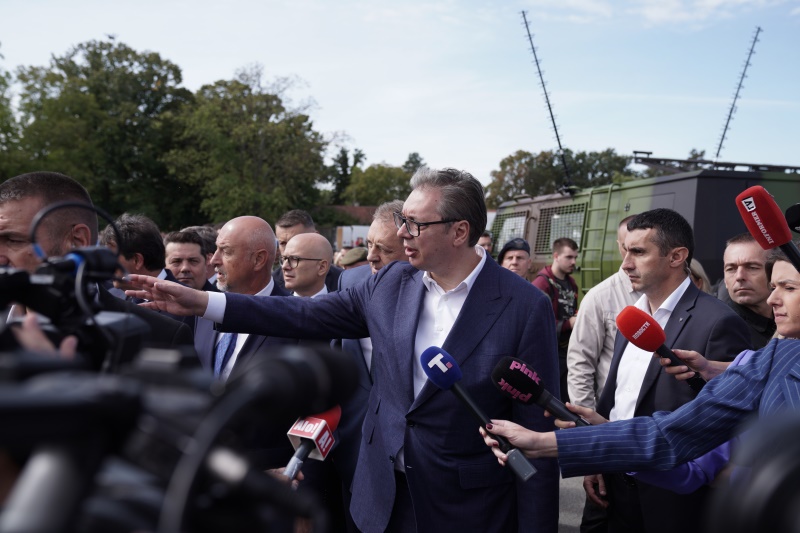 Predsednik Srbije Aleksandar Vucic Ponosan sam na Vojsku Srbije