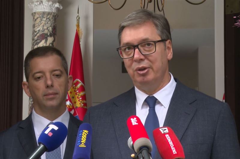 Predsednik Srbije Aleksandar Vucic Odlikujemo ljude koji su štitili međunarodno pravo i Srbiju