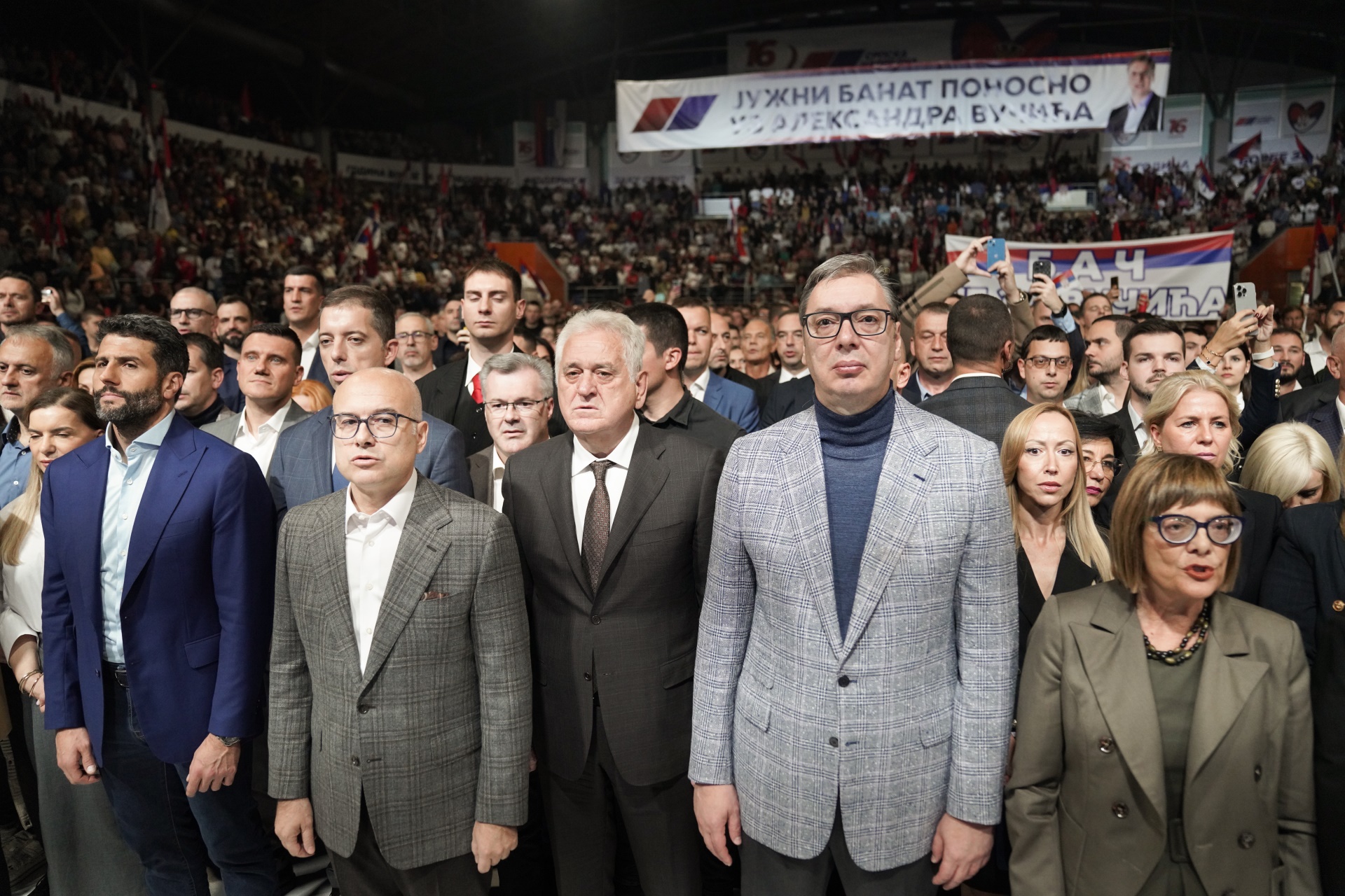 Председник Републике Србије и члан Српске напредне странке Александар Вучић изјавио је вечерас на скупу у Вршцу где се обележава 16 година од оснивања странке да је тада Србија почела да се буди и да је постојала огромна нада и огромна жеља људи за променама.