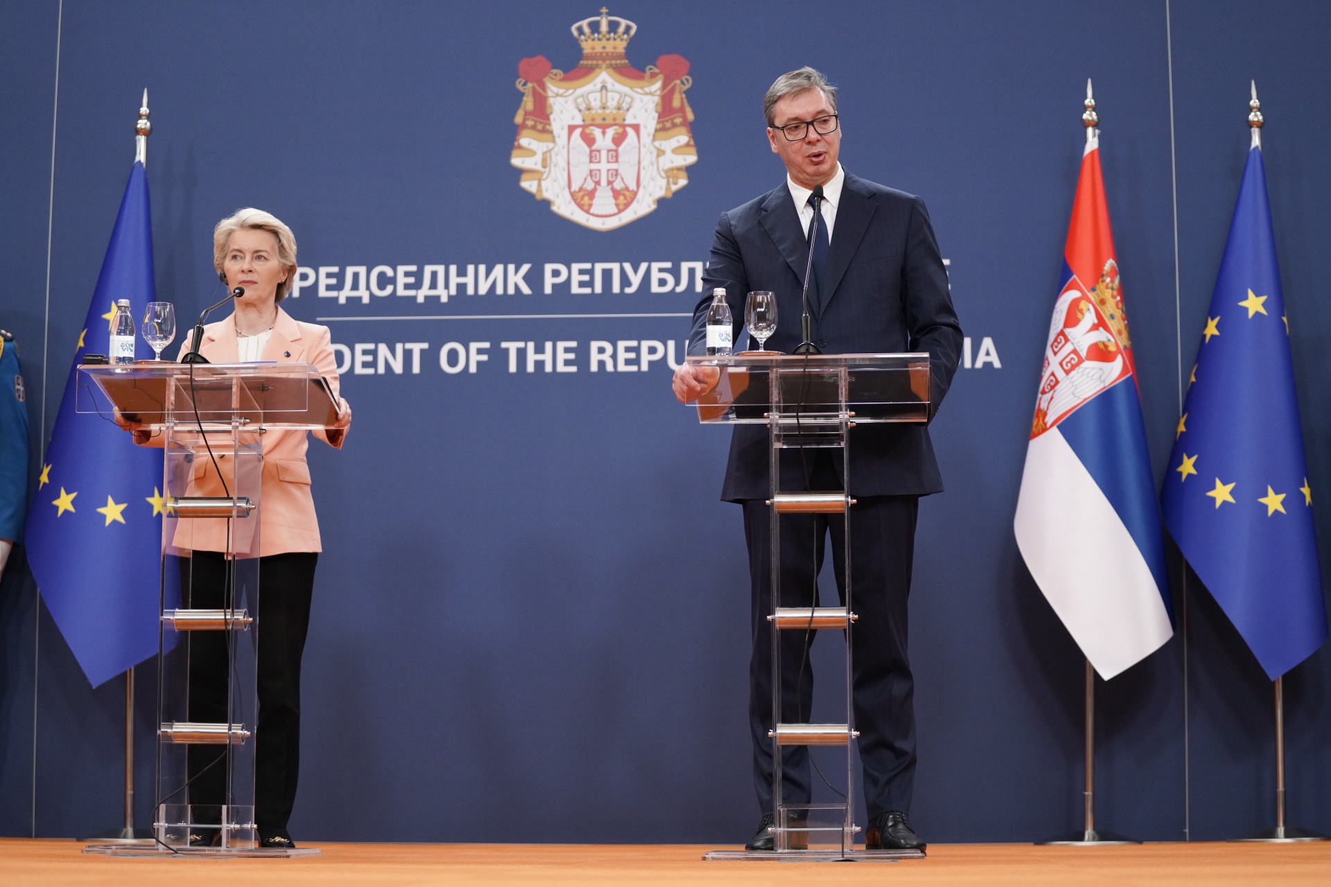 Председник Републике Србије Александар Вучић изјавио је данас да, док је он председник Републике, Србија неће мењати своје главне циљеве спољне и унутрашње политике, а то су наш европски пут и наше залагање за чланство у ЕУ.