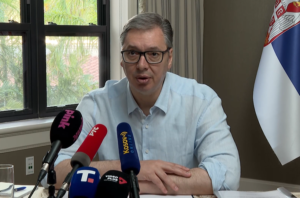 Председник Републике Србије Александар Вучић честитао је данас грађанима Међународни празник рада, 1. мај уз поруку да се Србија, након што је њен економски напредак на тренутак заустављен, полако буди и да је уверен да ће њени радници, сељаци, својим радом надокнадити све.