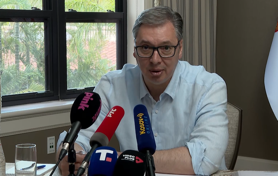 Председник Републике Србије Александар Вучић честитао је данас грађанима Међународни празник рада, 1. мај уз поруку да се Србија, након што је њен економски напредак на тренутак заустављен, полако буди и да је уверен да ће њени радници, сељаци, својим радом надокнадити све.