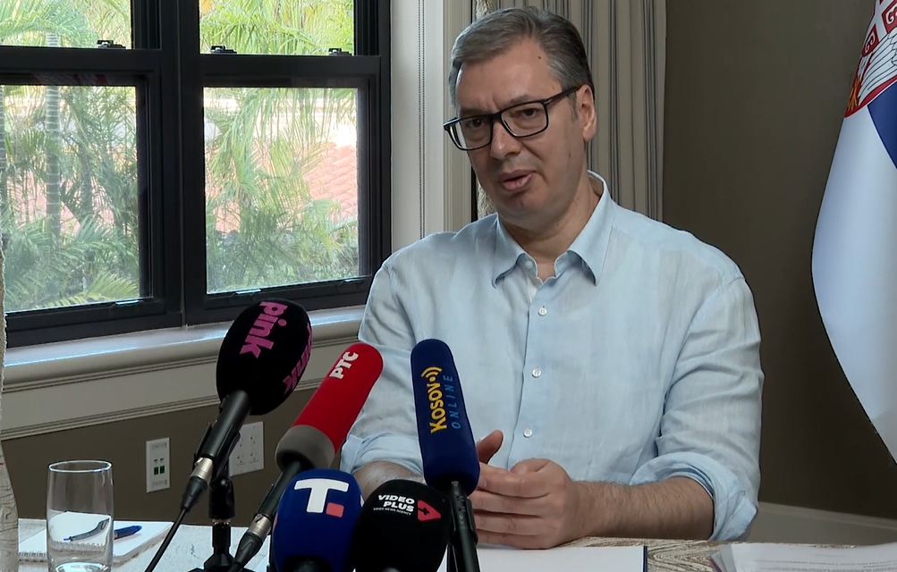 Председник Републике Србије Александар Вучић честитао је данас грађанима Међународни празник рада, 1. мај уз поруку да се Србија, након што је њен економски напредак на тренутак заустављен, полако буди и да је уверен да ће њени радници, сељаци, својим радом надокнадити све.