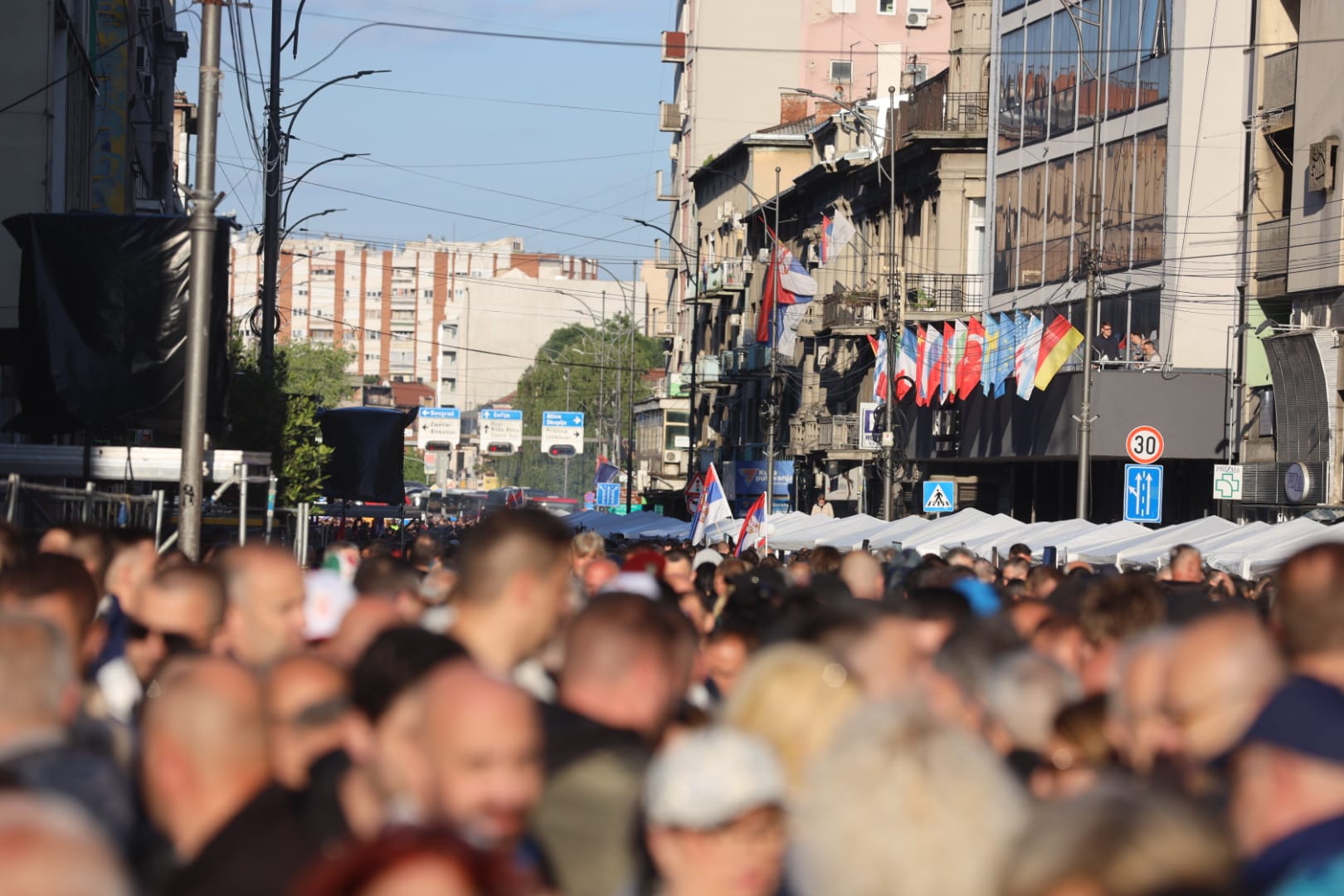 Predsednik Srbije Aleksandar Vucic Hvala vam sto niste hteli tudjinu da predate zemlju u ruke