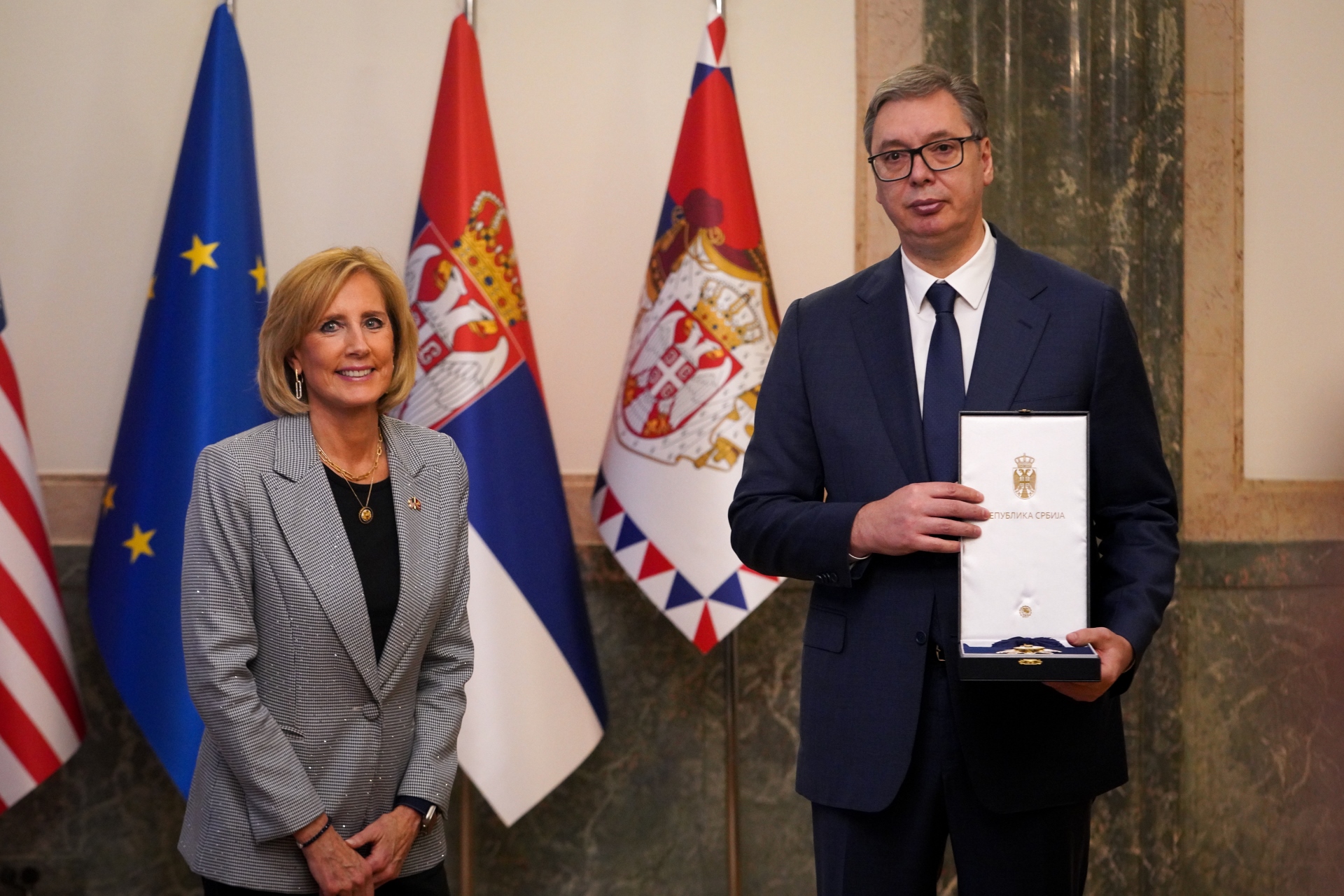 Председник Републике Србије Александар Вучић изјавио је данас, после састанка са копредседавајућом српском кокусу у Представничком дому Конгреса САД Клаудијом Тени, да развој добрих односа са Сједињеним Државама представља један од спољнополитичких приоритета Србије.