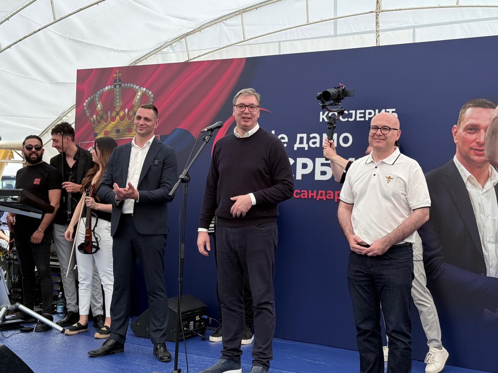 Председник Србије Александар Вучић изјавио је данас да се у овом тренутку реконструише 96 километара путева у општини Косјерић, као и да ће се у наредном периоду одмах кренути са реконструкцијом пута Косјерић-Варда од 17 километара.