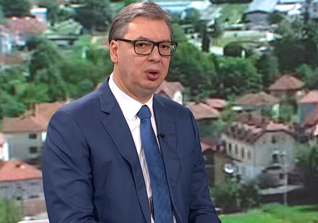 Председник Републике Србије Александар Вучић изјавио је да је синоћ Иван Младеновић пуцао на просторије СНС у Врњачкој Бањи и да је то човек који је учесник свих протеста, и поручио да време одговорности долази и да ће сви одговарати за насиље.