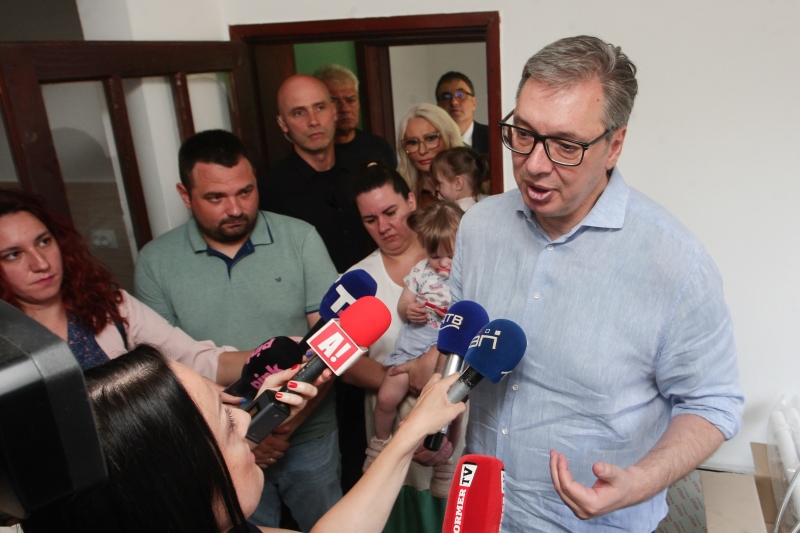 Predsednik Srbije Aleksandar Vucic interes za stambene kredite izrazilo vise od 5.500 mladih