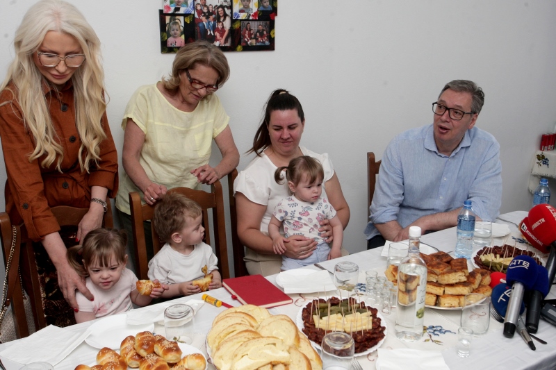 Predsednik Srbije Aleksandar Vucic interes za stambene kredite izrazilo vise od 5.500 mladih