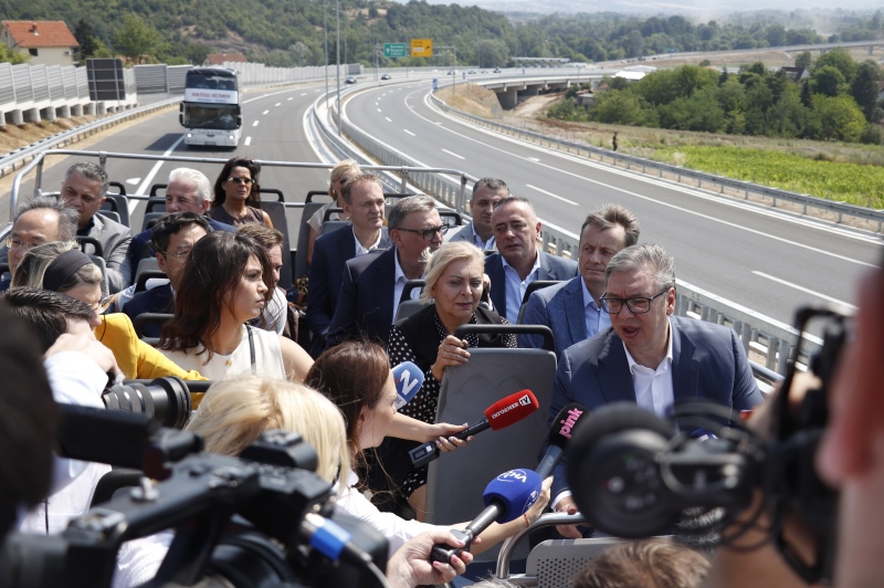 Predsednik Srbije Aleksandar Vucic Ponosan sam jer smo zavrsili najtezu deonicu auto-puta u Srbiji