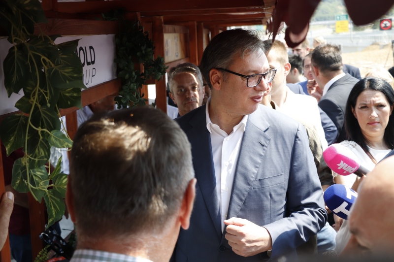Predsednik Srbije Aleksandar Vucic Ponosan sam jer smo zavrsili najtezu deonicu auto-puta u Srbiji