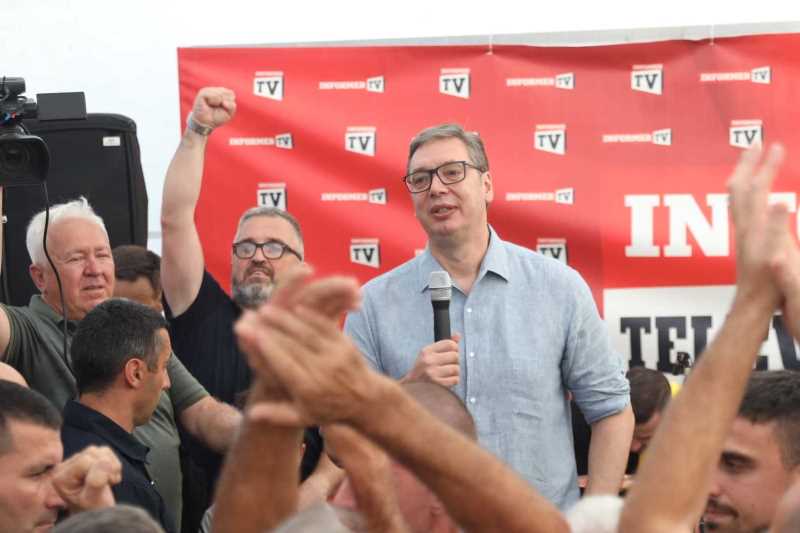 Predsednik Srbije Aleksandar Vucic Hvala vam sto Srbiju volite vise od svega