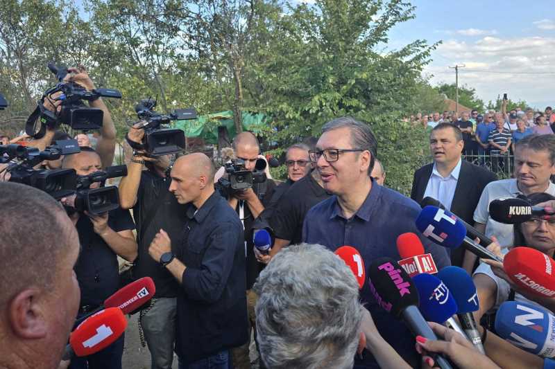 Predsednik Srbije Aleksandar Vucic Drago mi je da vidim osmehe na licima ljudi