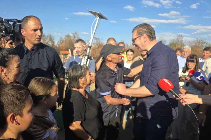 Predsednik Srbije Aleksandar Vucic Drago mi je da vidim osmehe na licima ljudi