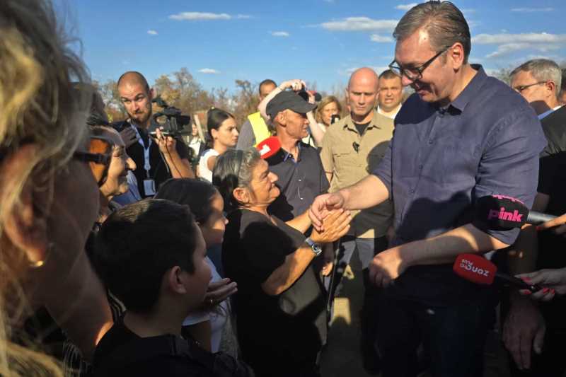 Predsednik Srbije Aleksandar Vucic Drago mi je da vidim osmehe na licima ljudi