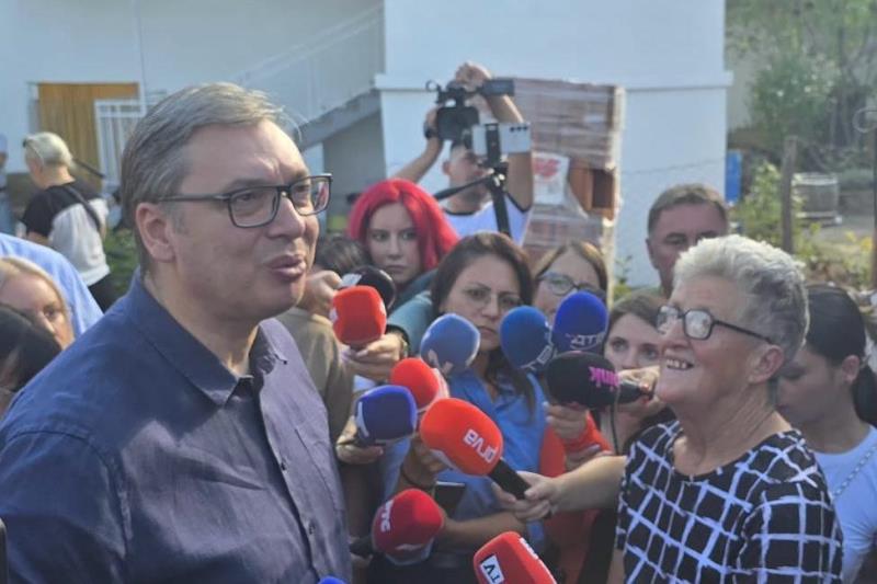 Predsednik Srbije Aleksandar Vucic Drago mi je da vidim osmehe na licima ljudi