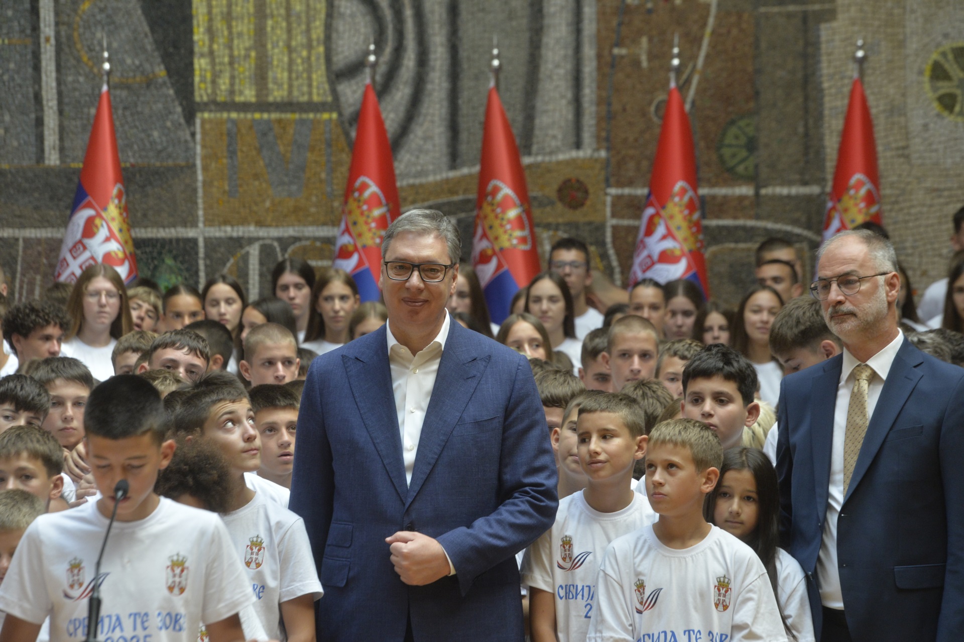 Председник Србије Александар Вучић изјавио је данас током пријема младих српских спортиста из 18 земаља, учесника кампа ''Србија те зове 2025'', да је Србија свима космички светионик и мирна лука, а да су они чувари српског језика, обичаја и наших сећања.
