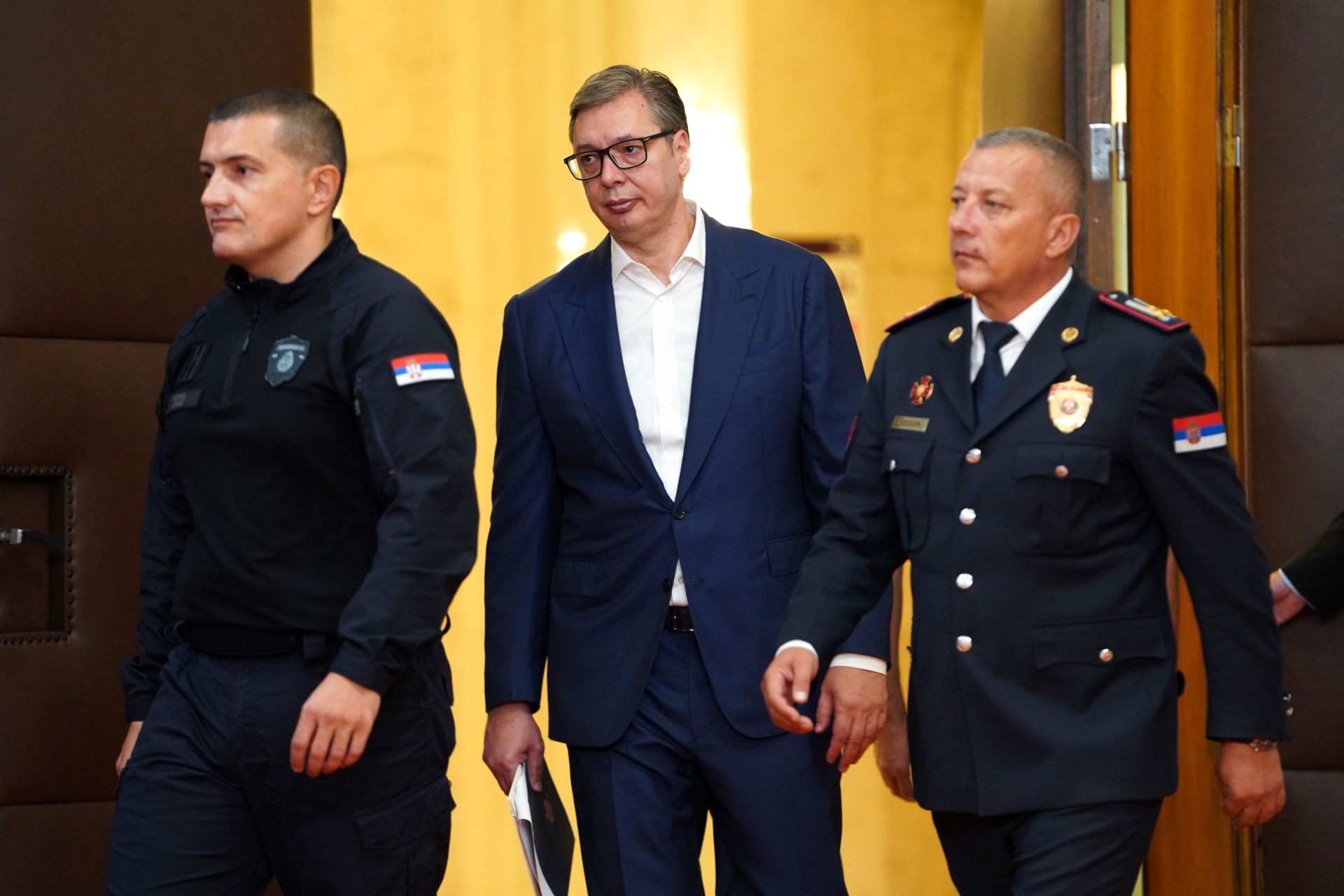 Председник Србије Александар Вучић изјавио је данас да је разговор америчког и руског председника Доналда Трампа и Владимира Путина од пресудног значаја за човечанство, Европу, али и за Србију јер уколико дође до мира, тензије које постоје ће се смањити или нестати и помоћи ће нам да успоставимо економску сарадњу са те две земље и другим земљама и да се посветимо решавању других питања.
