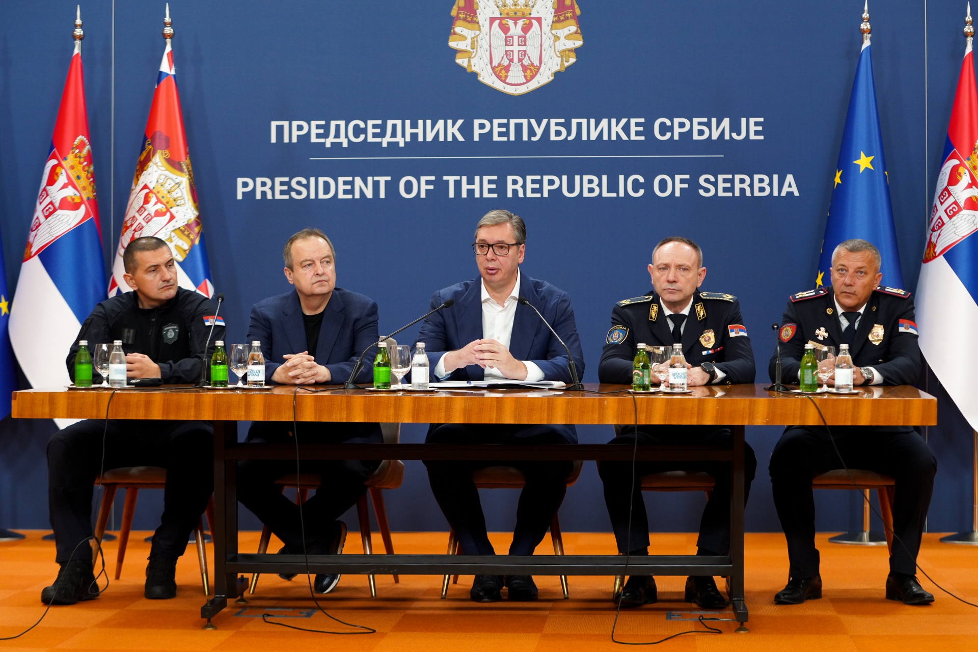 Председник Србије Александар Вучић изјавио је да је разговор америчког и руског председника Доналда Трампа и Владимира Путина од пресудног значаја за човечанство, Европу, али и за Србију јер уколико дође до мира, тензије које постоје ће се смањити или нестати и помоћи ће нам да успоставимо економску сарадњу са те две земље.