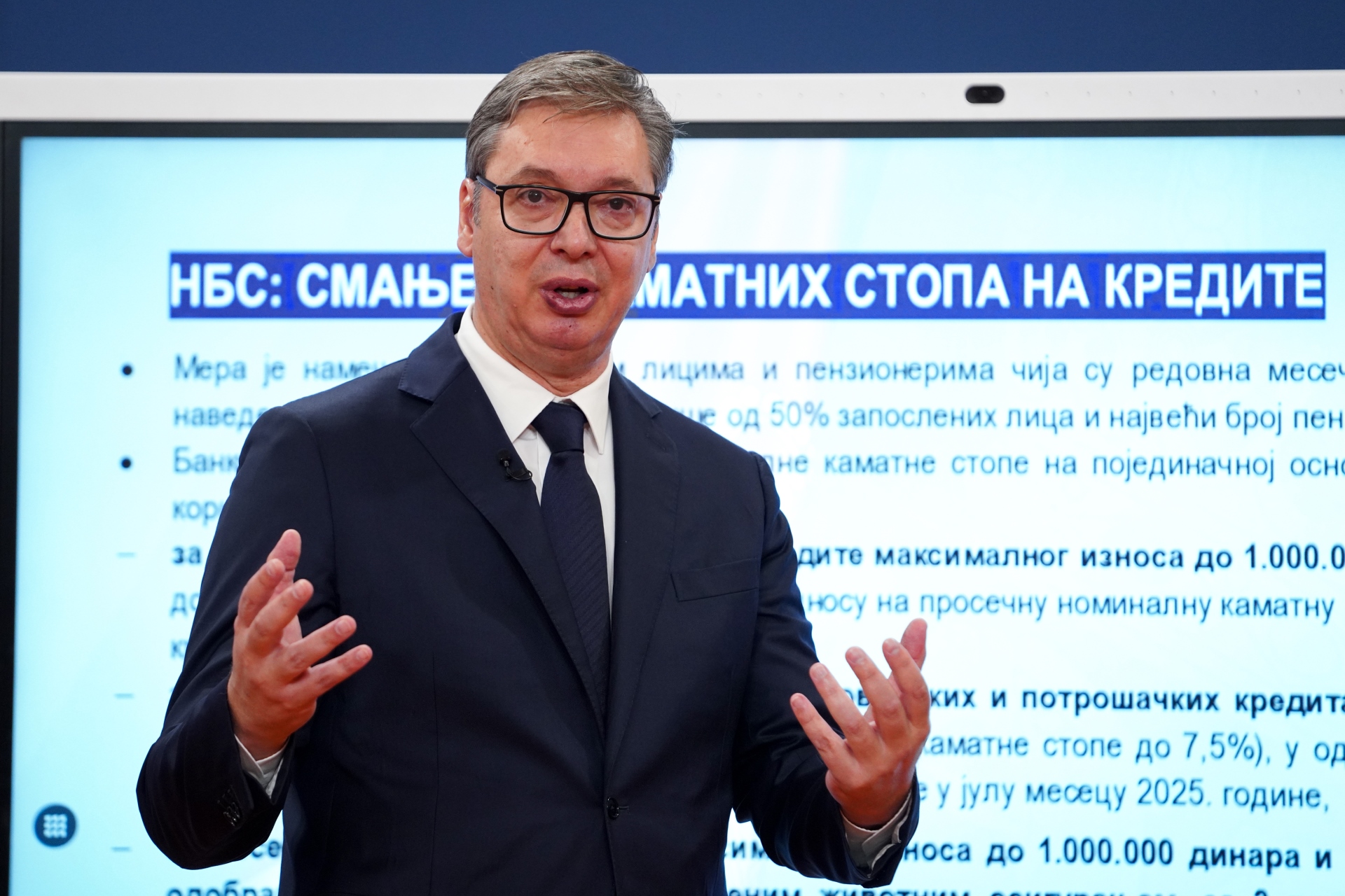 Председник Србије Александар Вучић изјавио је на представљању новог пакета економских мера за значајно побољшање животног стандарда грађана да ће данас представити један део програма, а остало средином септембра и истакао да тиме држава показује бригу према људима.