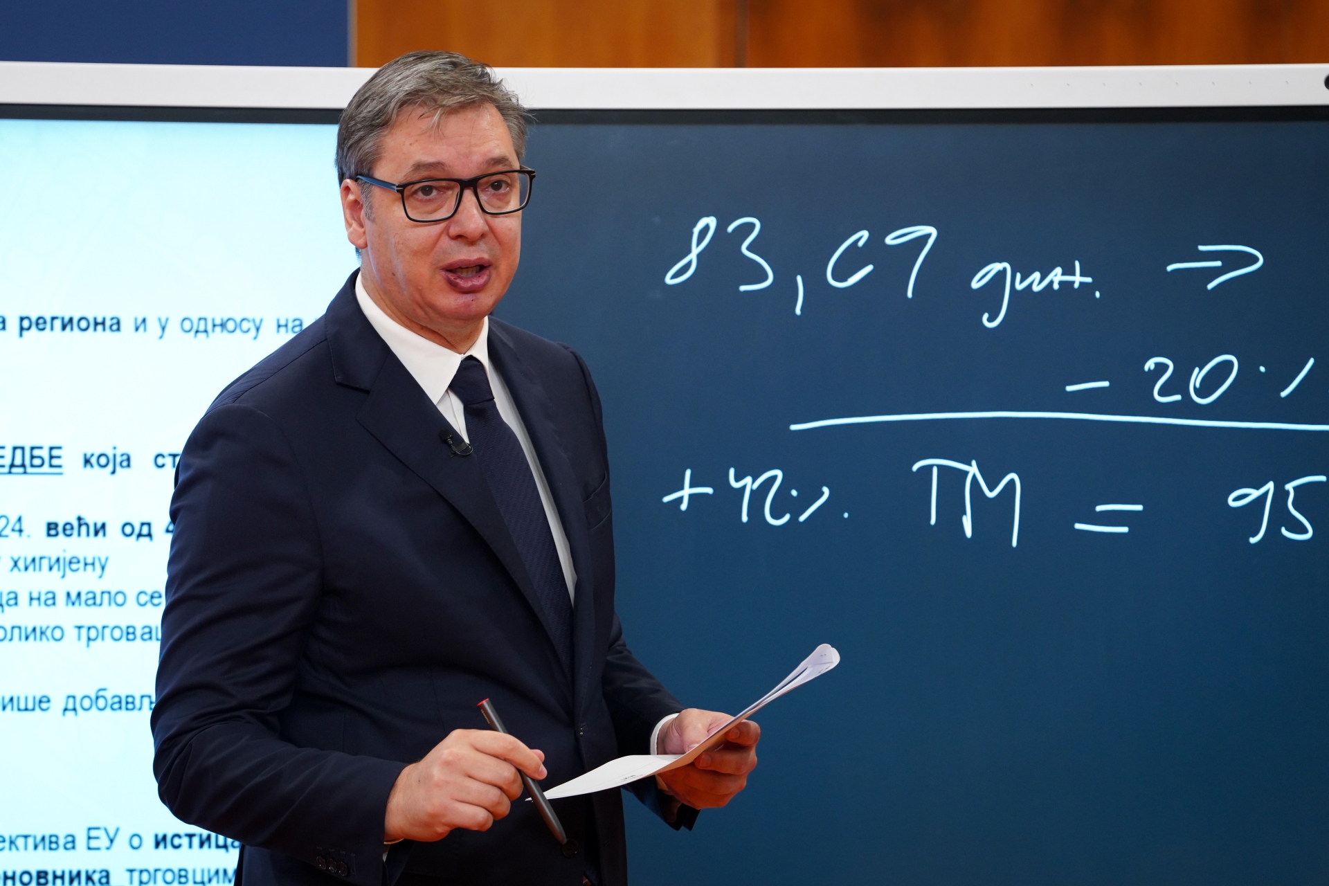 Председник Србије Александар Вучић изјавио је на представљању новог пакета економских мера за значајно побољшање животног стандарда грађана да ће данас представити један део програма, а остало средином септембра и истакао да тиме држава показује бригу према људима.