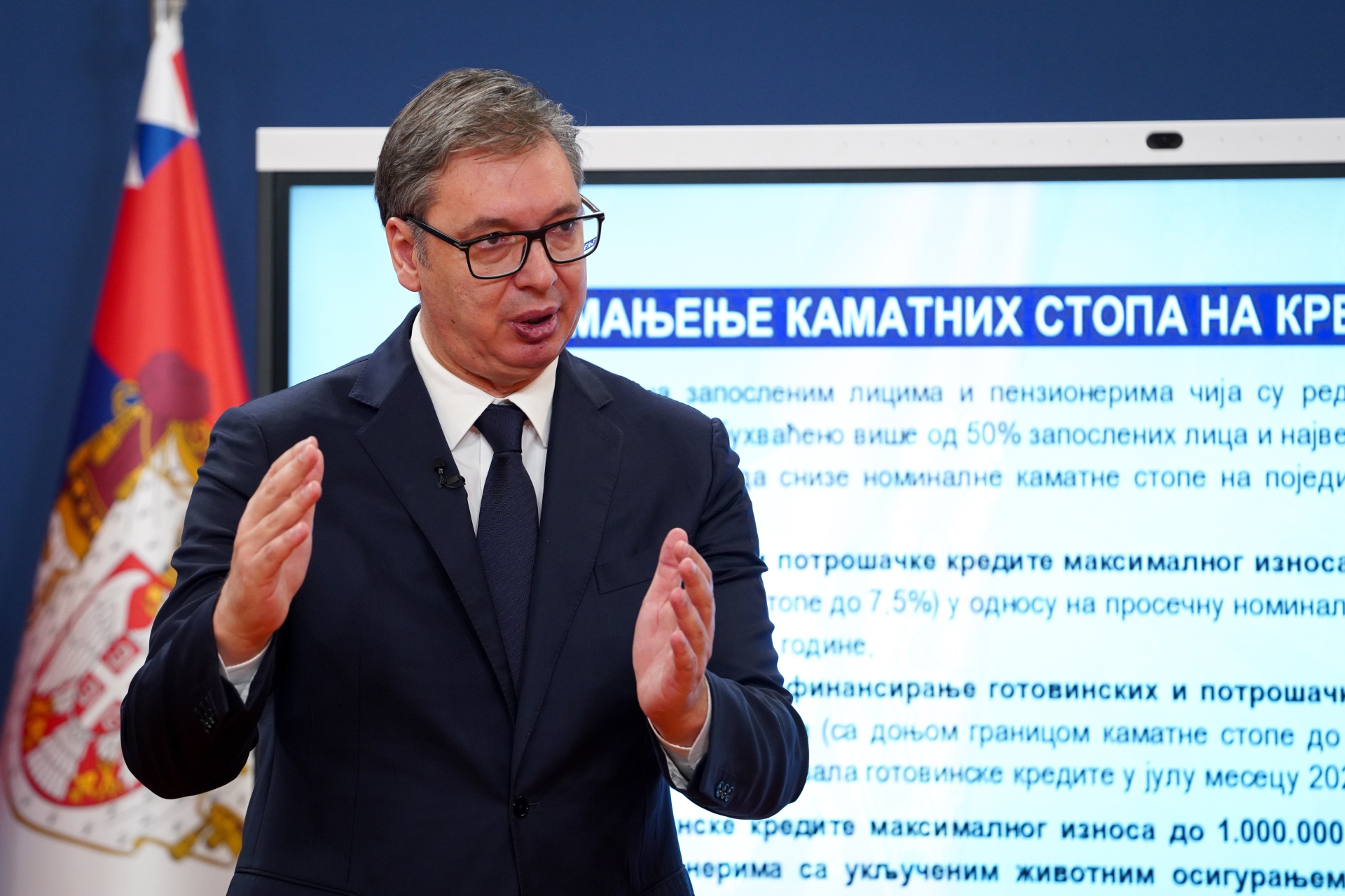 Председник Србије Александар Вучић изјавио је на представљању новог пакета економских мера за значајно побољшање животног стандарда грађана да ће данас представити један део програма, а остало средином септембра и истакао да тиме држава показује бригу према људима.