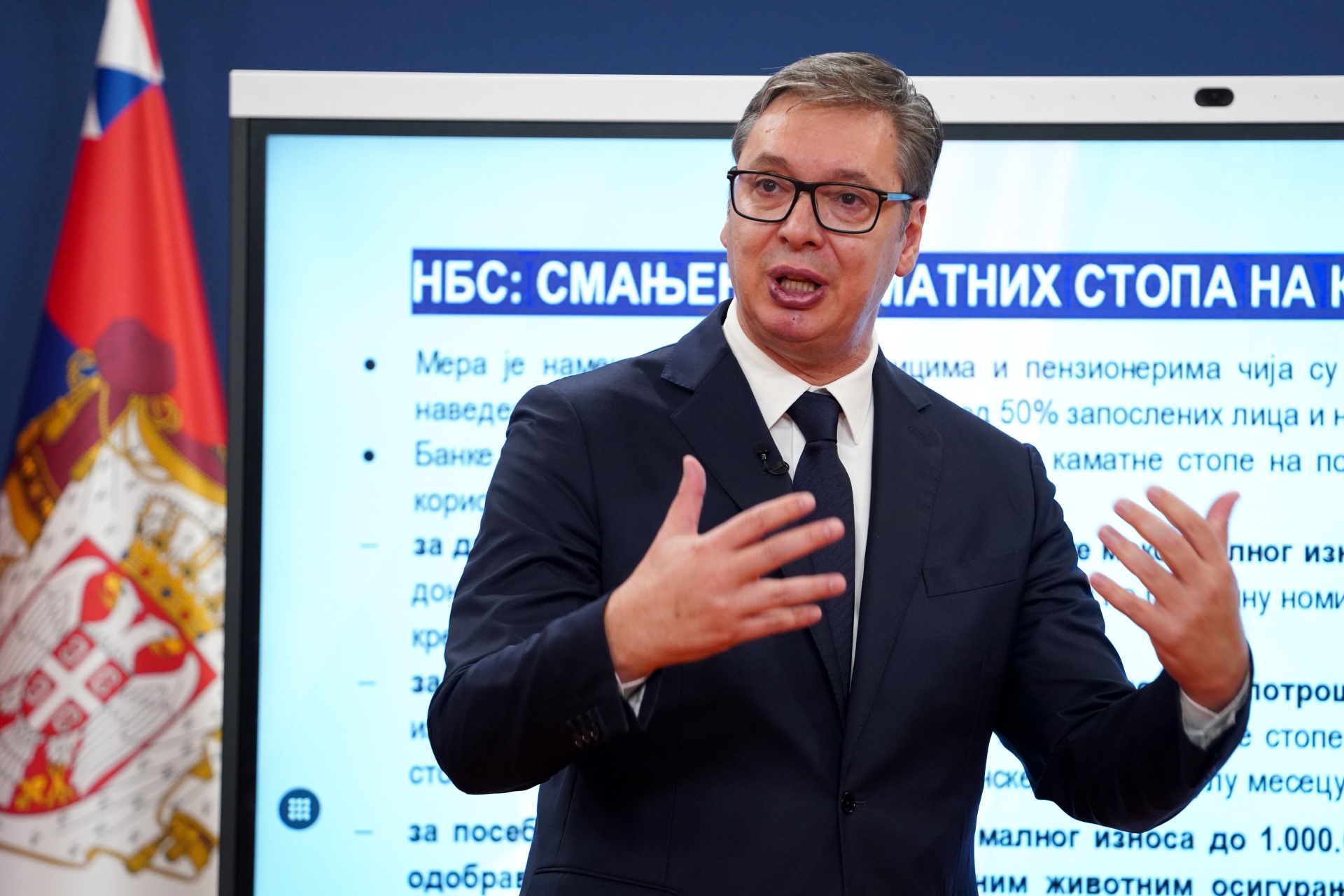 Председник Србије Александар Вучић изјавио је на представљању новог пакета економских мера за значајно побољшање животног стандарда грађана да ће данас представити један део програма, а остало средином септембра и истакао да тиме држава показује бригу према људима.