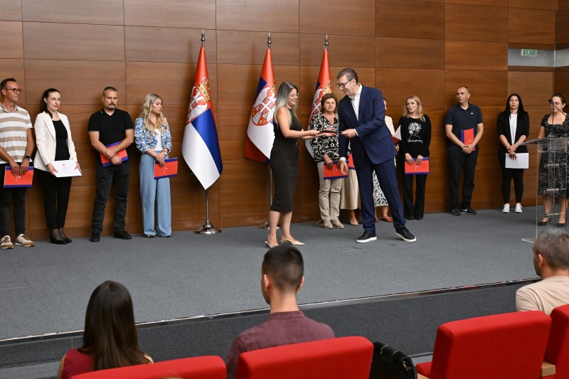 Predsednik Srbije Aleksandar Vucic Ponosan sam i srecan sto se nasi ljudi vracaju u Srbiju