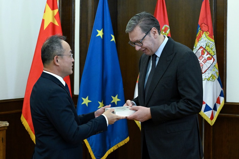Predsednik Srbije Aleksandar Vucic srdacan i vazan razgovor sa Li Mingom