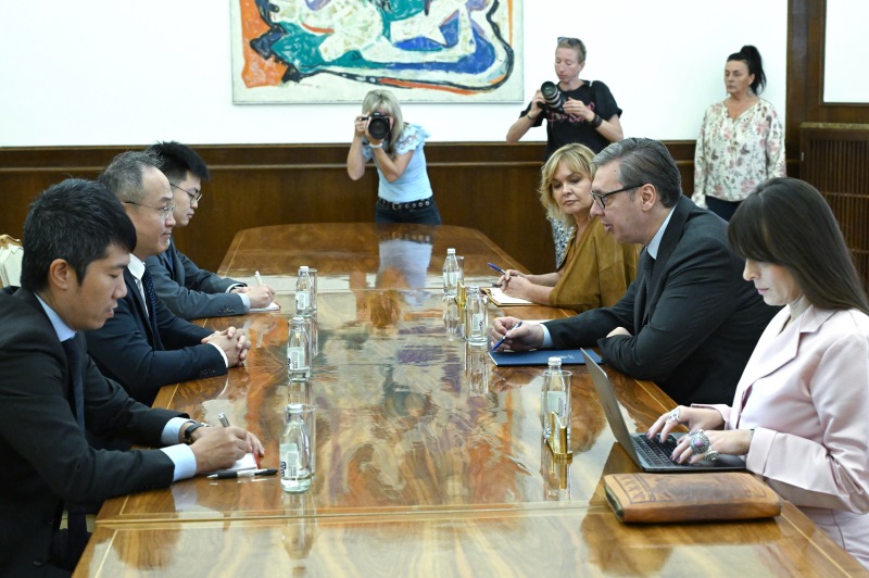 Predsednik Srbije Aleksandar Vucic srdacan i vazan razgovor sa Li Mingom