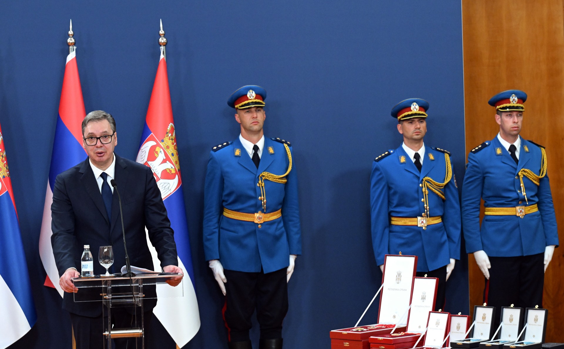 Председник Србије Александар Вучић поручио је данас на церемонији уручења одликовања у Палати Србија, поводом обележавања Дана српског јединства, слободе и националне заставе, да снагу црпимо из својих корена ураслих у нашу отаџбину и да смо ту исту снагу дужни да сачувамо за децу и потомке.