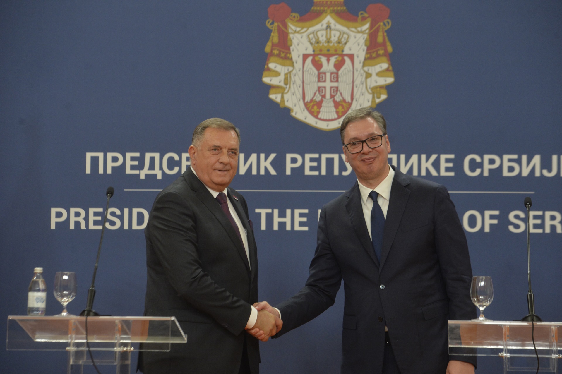 Председник Александар Вучић честитао је свим припадницима Војске Србија на изузетно доброј припремљености и увежбаности на данашњој војној паради уз (највишу) оцену - врло добро.