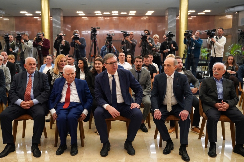 Predsednik Srbije Aleksandar Vucic seoske kuce dobilo 4.000 porodica