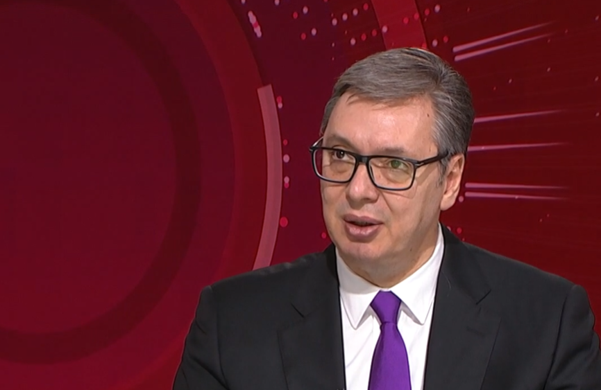 Председник Србије Александар Вучић изјавио је вечерас да се озбиљан хибридни рат води против наше земље већ дуже време и истакао да је до сада било више од 25.000 непријављених скупова, као и да је као председник радио све да сачува мир и стабилност Србије.