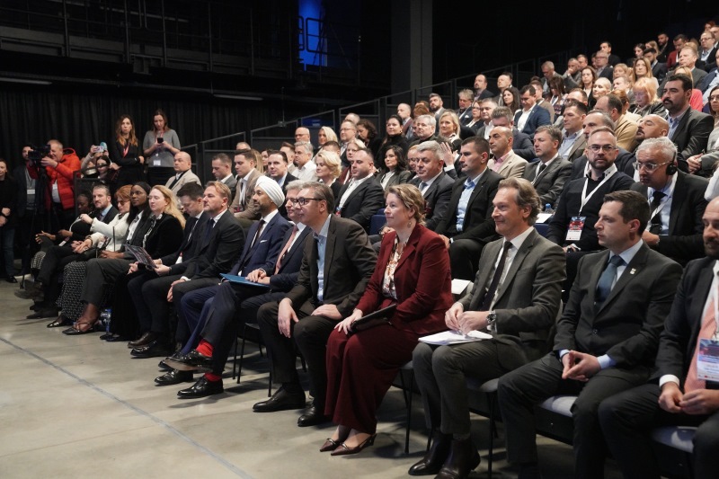 Predsednik Srbije Aleksandar Vucic zelimo da se spajamo sa svima u regionu