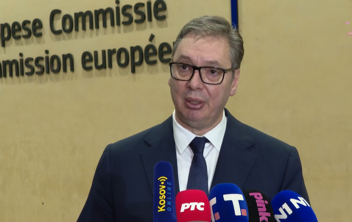 Председник Србије Александар Вучић изјавио је у Бриселу, после радне вечере коју је организовала Урсула фон дер Лајен са Антониом Коштом, да су разговарали о енергетској ситуацији и истакао да ће у Србији ситуација бити све тежа и да је питање само када ће стићи упозорење САД о секундарним санкцијама за банкарски сектор.