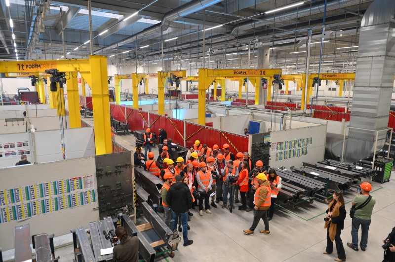 Predsednik Srbije Aleksandar Vucic Plate u "Palfingeru" iznad proseka