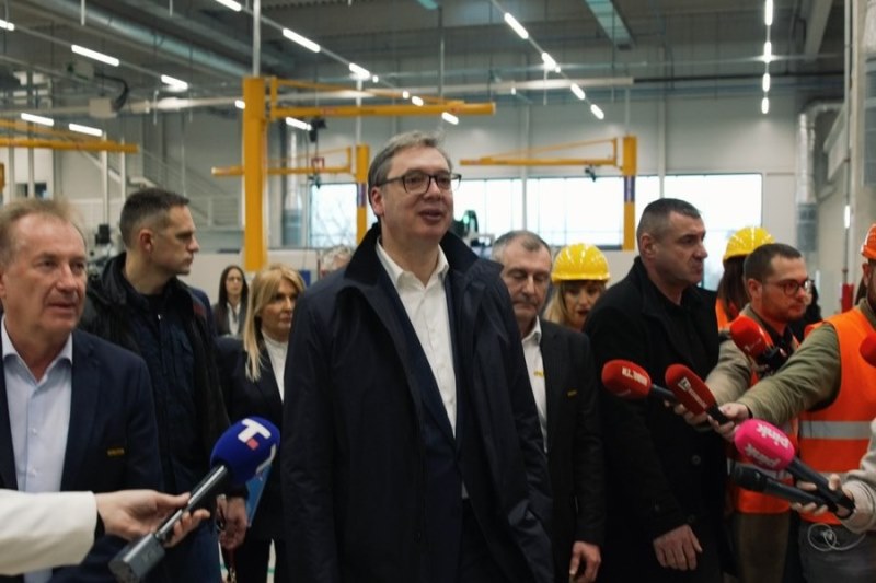 Predsednik Srbije Aleksandar Vucic Plate u "Palfingeru" iznad proseka