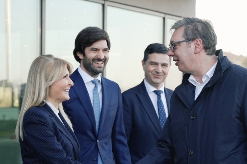 Predsednik Srbije Aleksandar Vucic Plate u "Palfingeru" iznad proseka