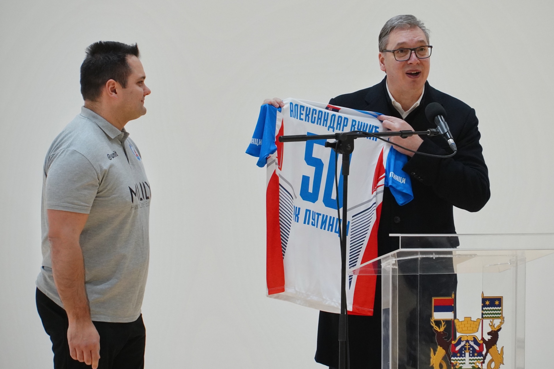 Председник Србије Александар Вучић изјавио је вечерас у Путинцима код Руме да ће пензионерима 4. и 5. јануара бити исплаћене пензије које су увећане од децембра и најавио да ће пензије наставити да расту и следеће године.