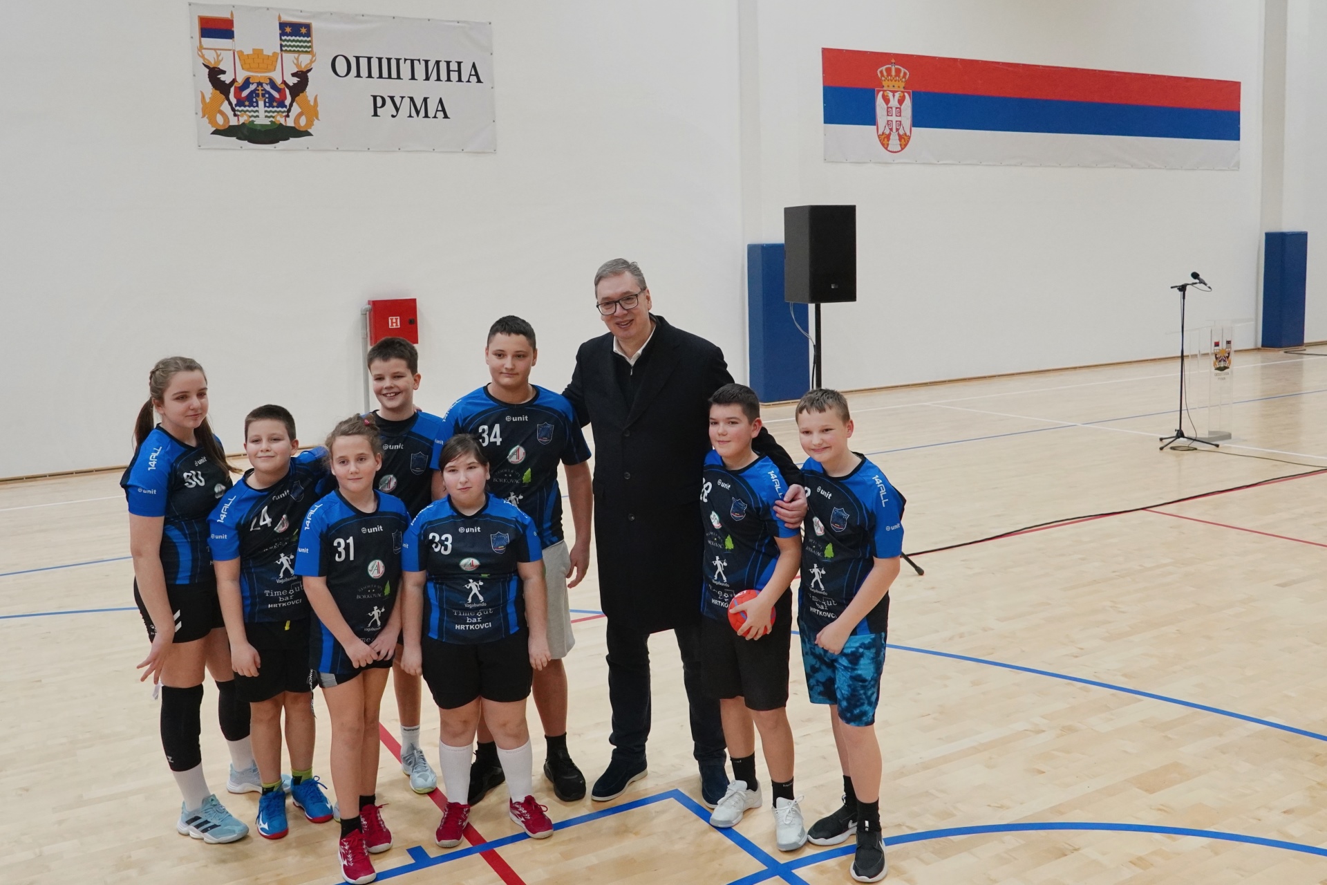 Председник Србије Александар Вучић изјавио је вечерас у Путинцима код Руме да ће пензионерима 4. и 5. јануара бити исплаћене пензије које су увећане од децембра и најавио да ће пензије наставити да расту и следеће године.