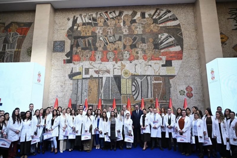 Predsednik Srbije Aleksandar Vucic Drzava ce nastaviti da ulaze u zdravstvo